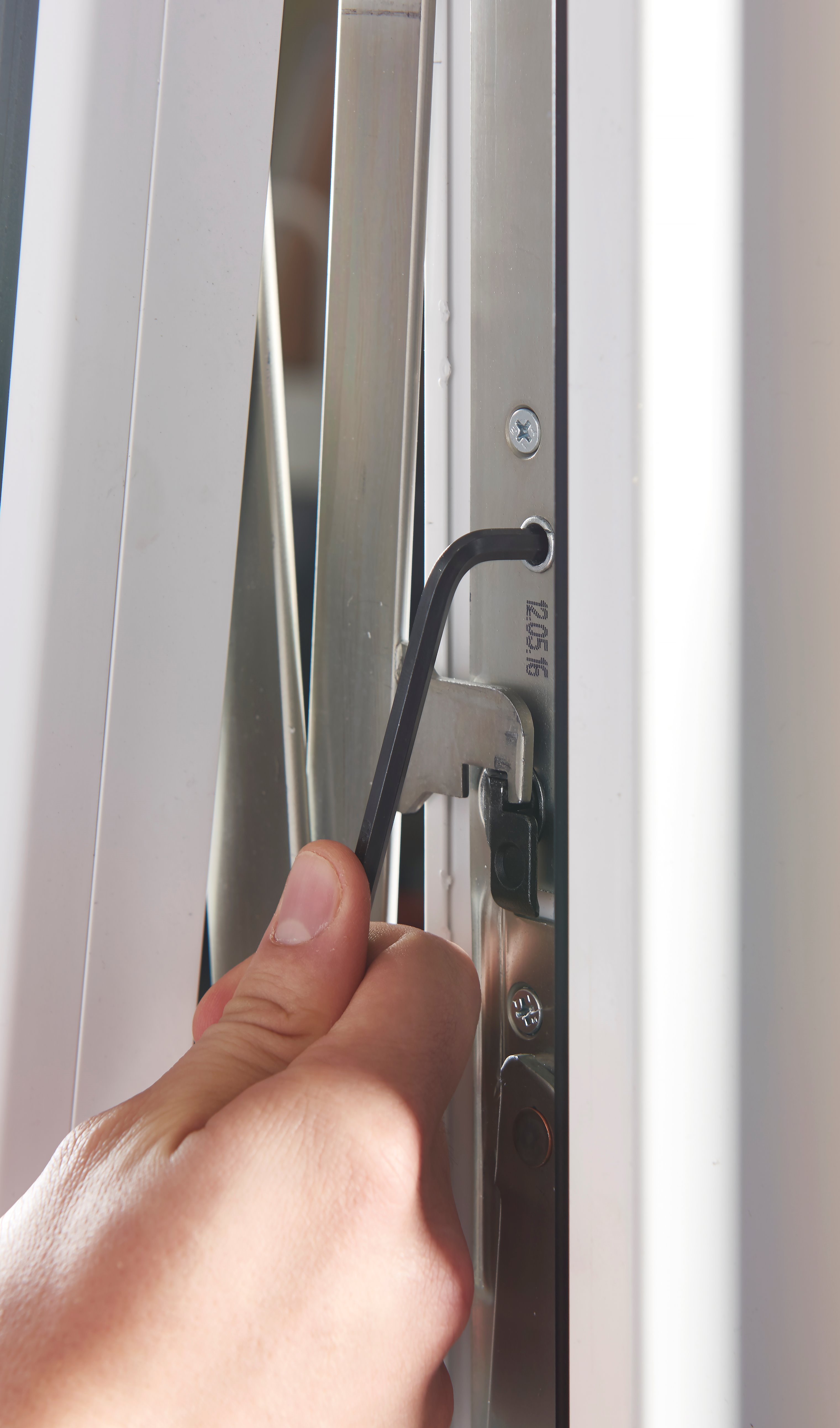 The Yale Verso Window Hinge | Yale